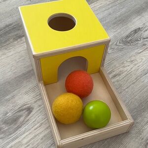 Lovevery “The Inspector Play Kit” – Ball Drop Box + 1 Wooden Ball + 2 Felt Balls